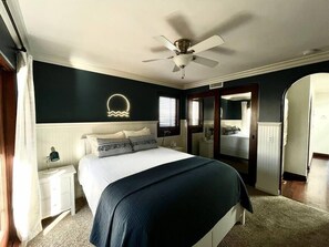 6 bedrooms, desk, iron/ironing board, travel crib - Casa Ballena, Luxury On The Bay! (San Diego)