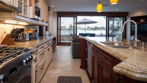 Private kitchen - Casa Ballena, Luxury On The Bay! (San Diego)