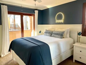 6 Schlafzimmer, Schreibtisch, Bügeleisen/Bügelbrett, Reisekinderbett