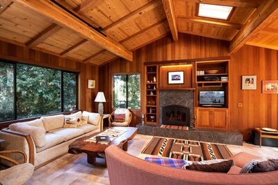 Woodhaven | MCM Inspired Getaway w/ Amazing Views