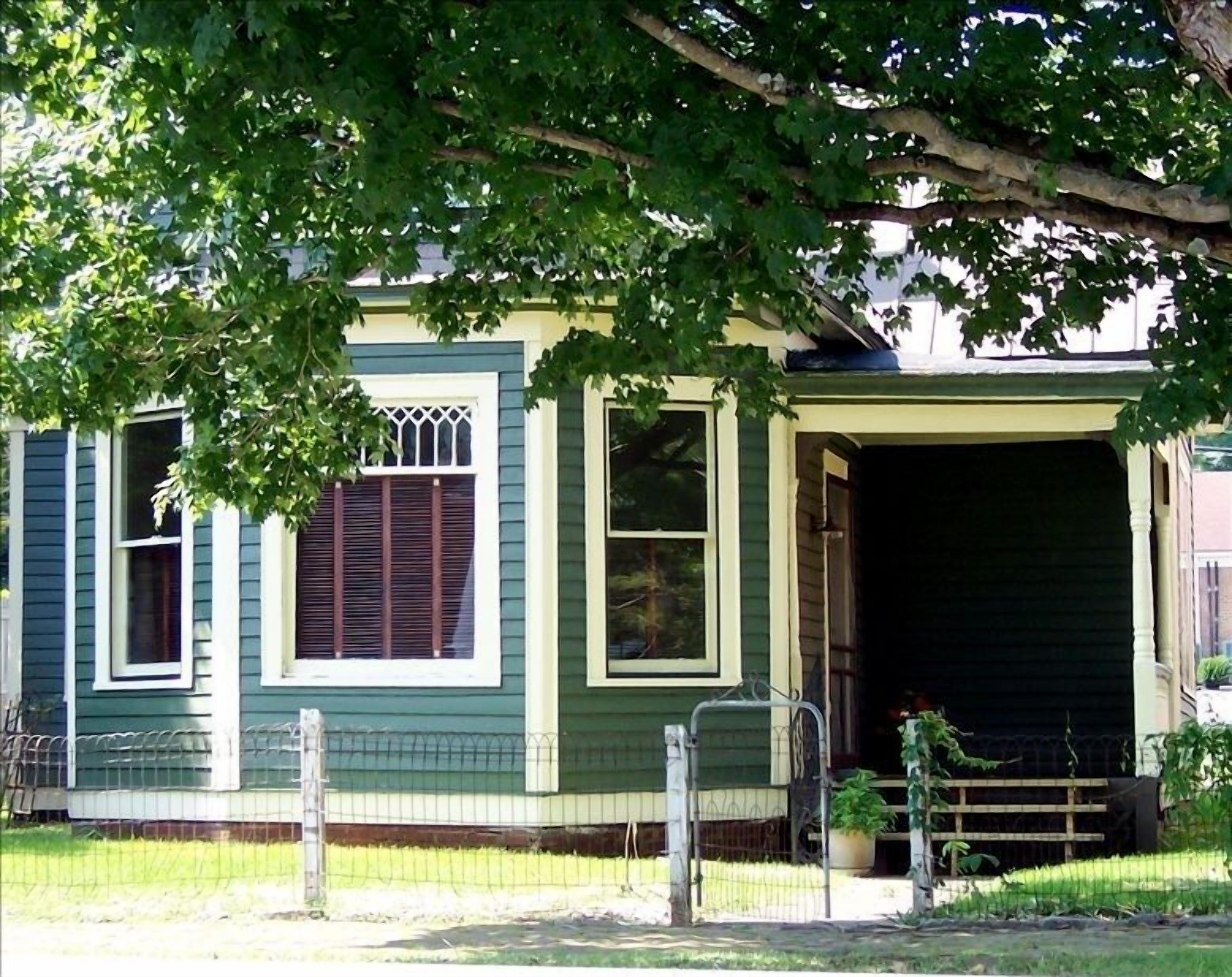 Historic District - Entire house- 4 Blocks from Creeper Trail & restaurants
