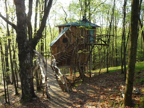 Vermont Treehouse compound: no cleaning fee. Spend a few days In the Trees