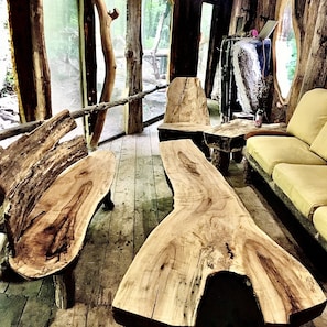 المنشأة من الداخل