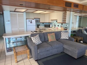 Interior - Genuine & Affordable 1250 sqft Big Beach-front Corner Unit (WAIANAE)