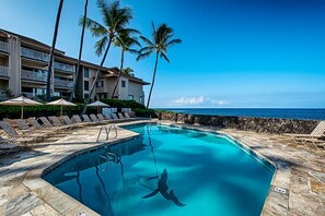 Een verwarmd zwembad