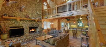 Rocky River: Amenity-Packed, Riverfront Retreat, 8-Person Hot Tub/Sport Court. 