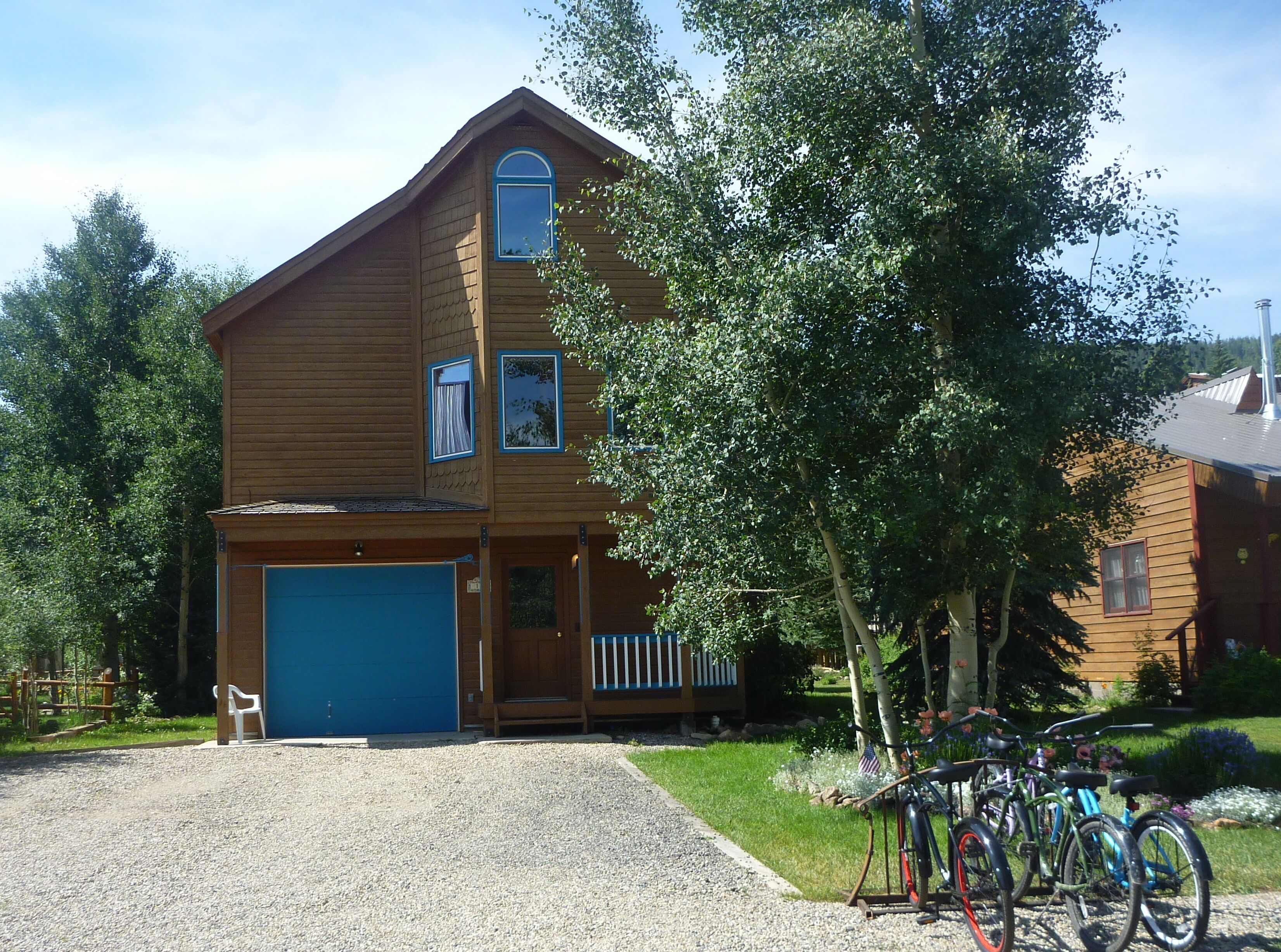 The house bikes are waiting for you to ride them to town or past Peanut Lake!