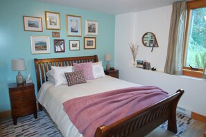 2 bedrooms, iron/ironing board, travel cot, WiFi