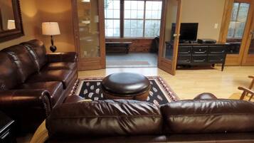 Télévision, lecteur de DVD, livres, vidéothÚque