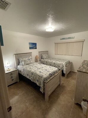 3 bedrooms, desk, iron/ironing board, free WiFi - Waterfront Home w/ Private Boat Dock On  Lagoon (Crystal River)