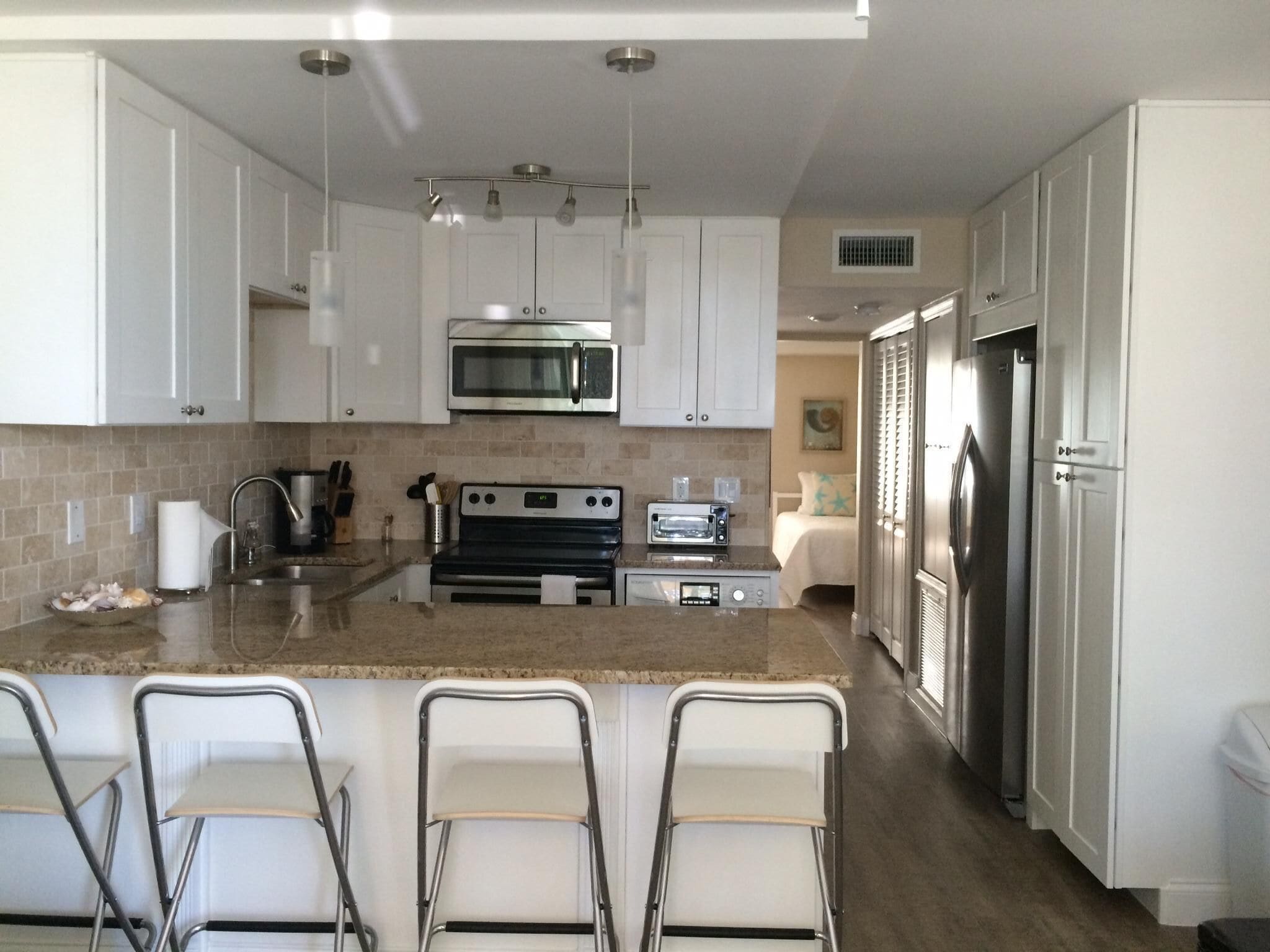 Stay in this modernized condo, family friendly!