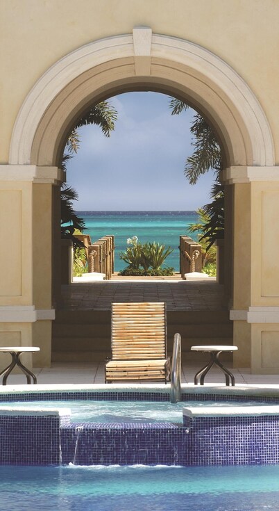 Villa 304: 3rd Floor, 2 Bedrooms, 2 1/2 Baths, Ocean Front, NOW WITH 2 KING BEDS