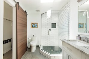 Combined shower/tub, hair dryer, towels, soap