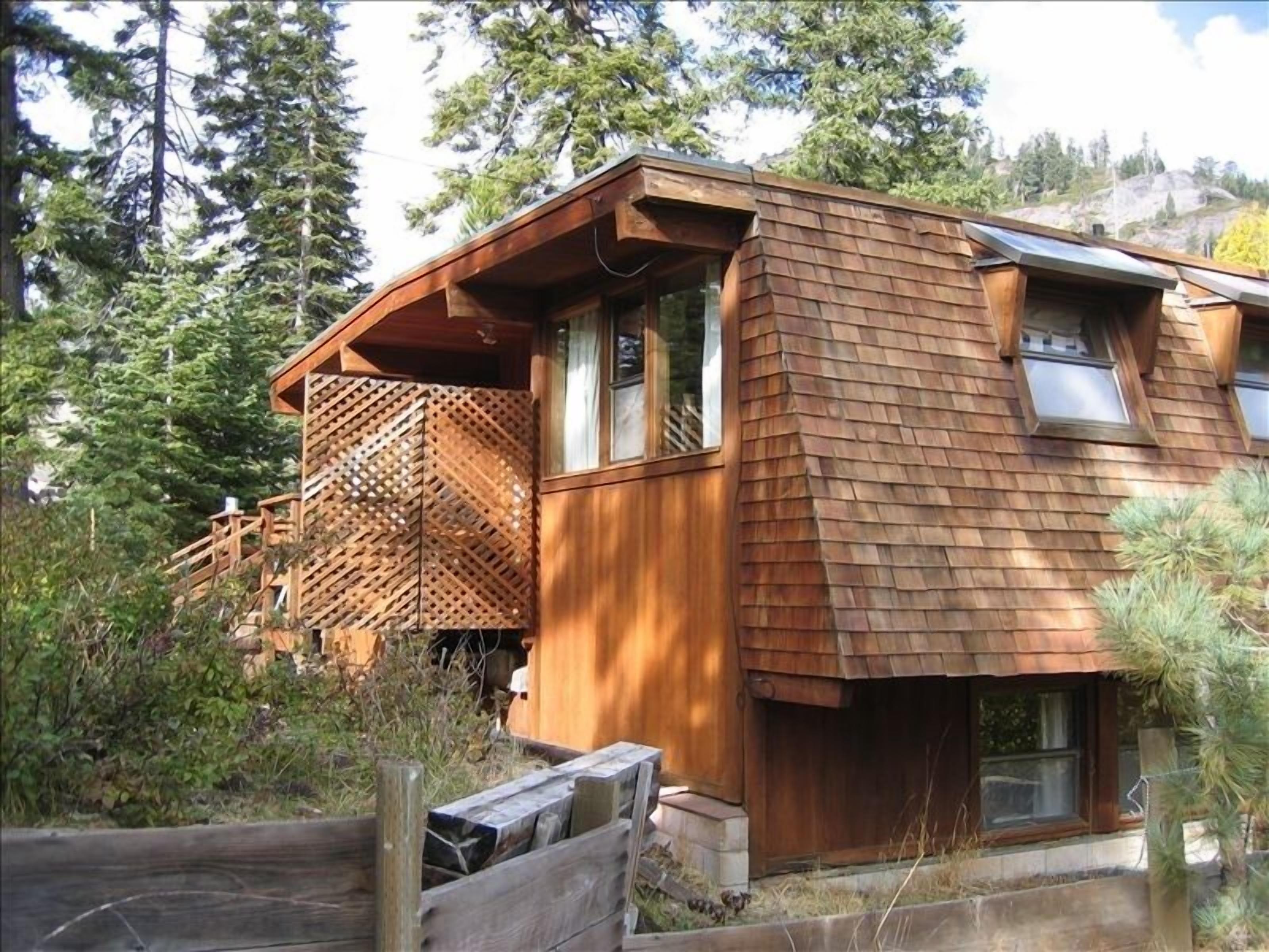 Classic Mountain Cabin - Near Lake Tahoe and Tahoe City