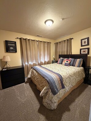 4 chambres, fer et planche à repasser, Wi-Fi gratuit, draps fournis