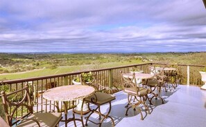 Outdoor dining - Luxury Estate In Paso Robles. Treat Yourself To Excellence!!! (Paso Robles)