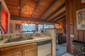 Refrigerador, microondas, lavavajillas, cafetera/tetera