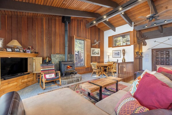 TV, lareira, DVD player, pebolim