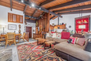 Televisio, takka, DVD-soitin, pöytäjalkapallopöytä