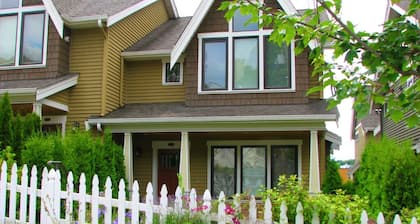 Newer Town Home in the Heart of the City