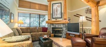 Tilava kaupunkiasunto kävelymatkan päässä hiihtohisseistä ja polkuista