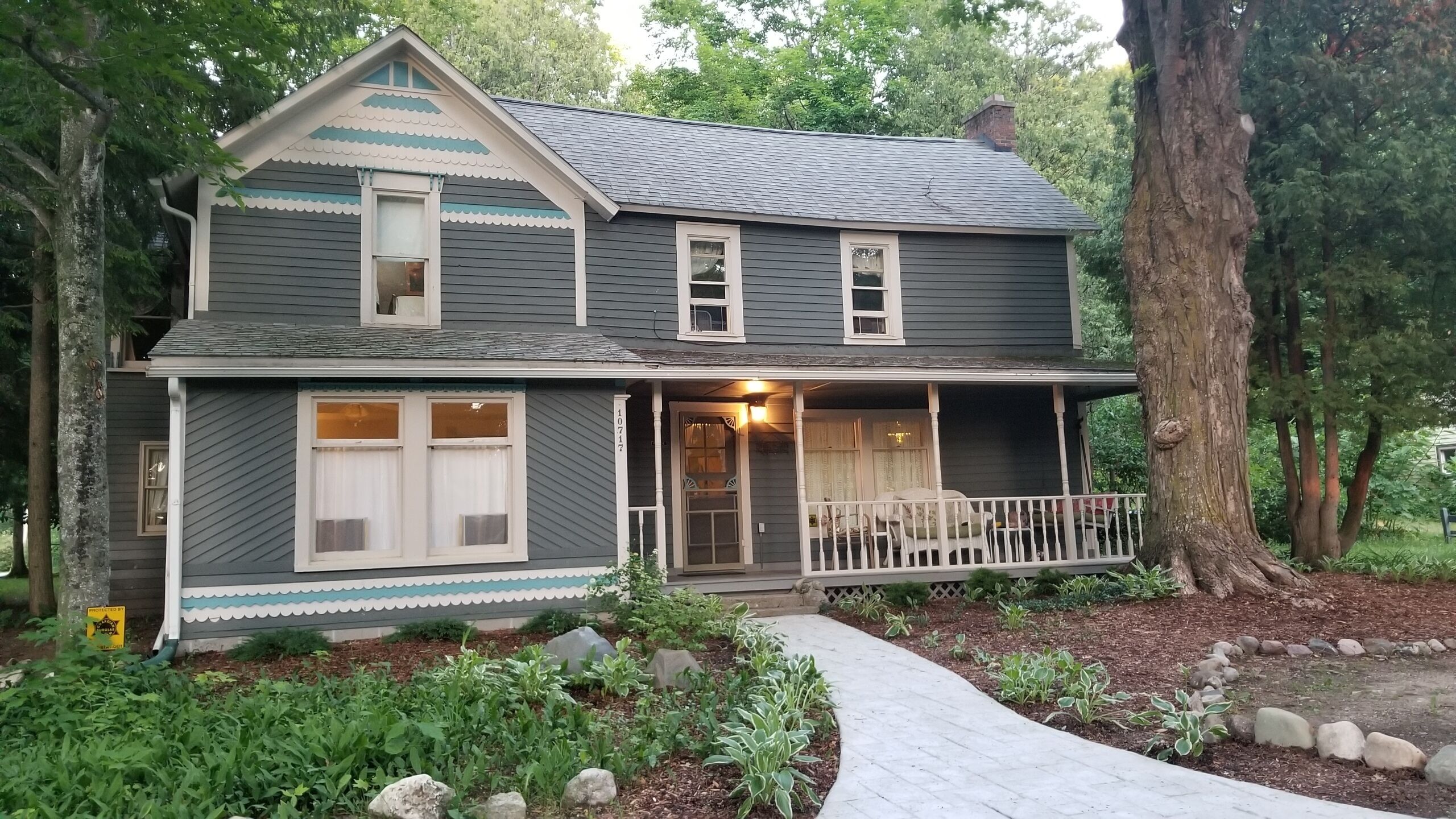 500' to Torch Lake & the park-Walk to quaint Alden-reduced spring and fall rates