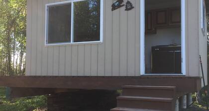 Back Woods Cabin... End Of The Road, Quiet...