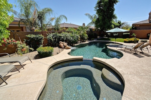 FIVE STARS - DAY DREAM OASIS! Three guest suites!