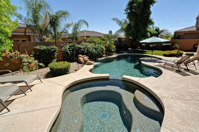 FIVE STARS - DAY DREAM OASIS! Three guest suites!