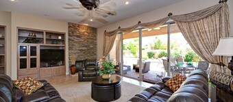 Nydelige tre fulle gjestesuiter i Palm Valley med oppvarmet basseng og spa