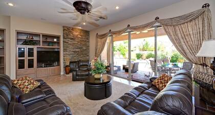 Superbes trois suites complÚtes à Palm Valley avec piscine chauffée et spa