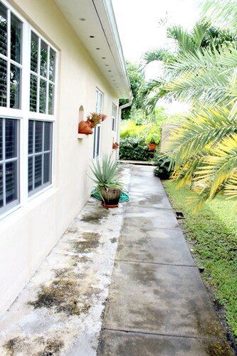 Very clean and comfortable 1 bedroom 1 bathroom