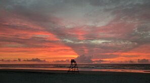 On the beach, sun-loungers, beach towels - Oceanfront Condo! Patio to lawn, stay right at the beach! (Jacksonville Beach)