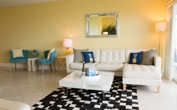 Smart TV, DVD player, books, stereo