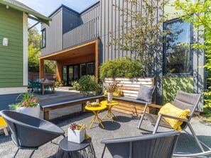 Outdoor dining - Amazing architecture in the heart of walking neighborhod (Portland)
