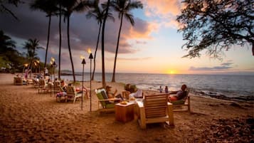 Beach nearby, sun loungers, beach towels