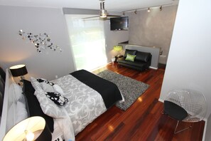 2 bedrooms, desk, iron/ironing board, travel crib - Most Reviewed Home- Remodel 2 BD 2.5 BTH -Gaslamp, Convention Center, Petco (San Diego)