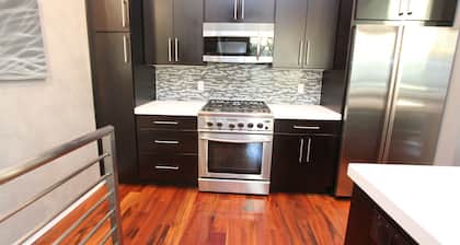 Most Reviewed Home- Remodel 2 BD 2.5 BTH -Gaslamp, Convention Center, Petco