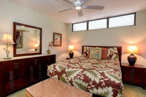 1 bedroom, desk, iron/ironing board, free WiFi - Enthralling Sunset Views from Top-floor Remodel steps from Maui's Best Beaches. (Kihei)