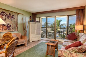 Smart-TV, Bücher, Arbeitsbereiche