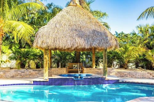 Peaceful Jupiter Farms, Pet-Friendly Escape
200 feet to sister stay! #401312.