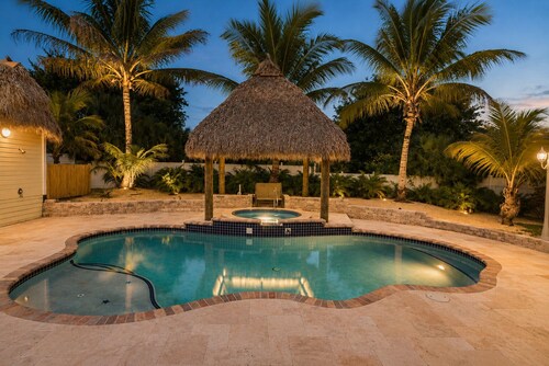 Private Tropical Farm Escape — Tiki Hut Pool & Hot Tub - Pet Friendly Stay!