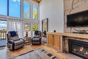 Smart-TV, Kamin, DVD-Player, Stereoanlage