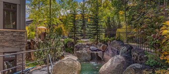 Seconds to mall and slope, 2 hot tubs,1 pool, small gym, fireplaces