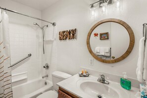 Ensemble douche/baignoire, sèche-cheveux