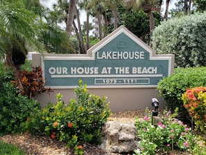 Welcome to Lakehouse - Our House at the Beach, located at 1075-1191.