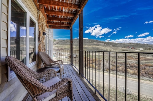 HIKE/BIKE/GOLF/WEDDINGS/FISH-Walk to Base-UPDATED & AFFORDABLE w/ Amazing VIEWS!