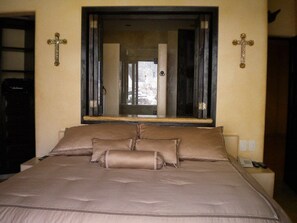 10 bedrooms, in-room safe, iron/ironing board, travel cot