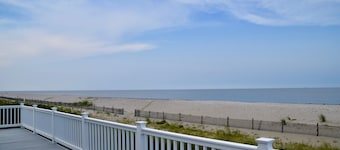 Beautiful Beachfront Retreat on Broadkill Beach. Perfect for couples & families.