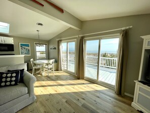 Smart TV - Beautiful Beachfront Retreat on Broadkill Beach. Perfect for couples & families. (Milton)